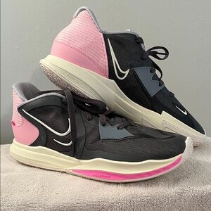 Nike Women's KYRIE LOW 5 Dark smoke grey/black/barely rose/white B-ball Sneakers